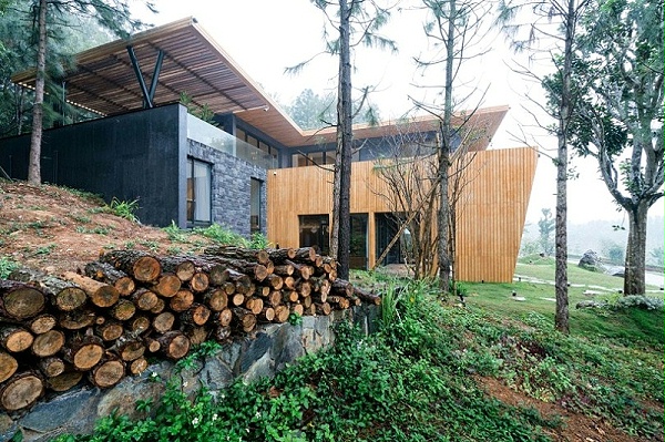 Teak-House-–-A-modern-wooden-house-design-interplay-between-culture-and-environment-3