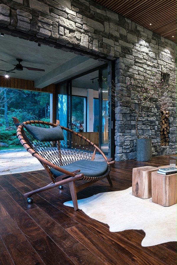 Teak-House-–-A-modern-wooden-house-design-interplay-between-culture-and-environment-7